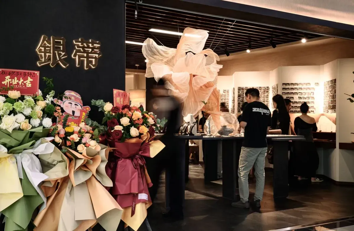 Lunasilver Flagship Store Opening